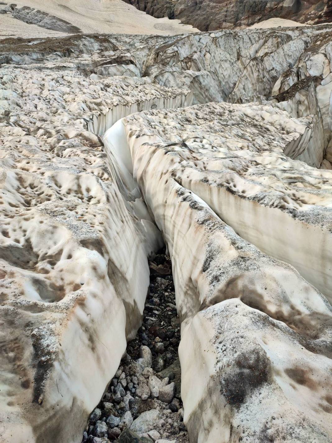 Türkiye'nin buzulları eriyor: Gelecek nesilleri zor günler bekliyor! 20 bin yıllık geçmişe sahip 14